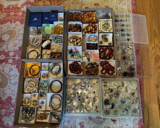 Costume Jewelry - Brooches, Necklaces, Bracelets, Earrings
