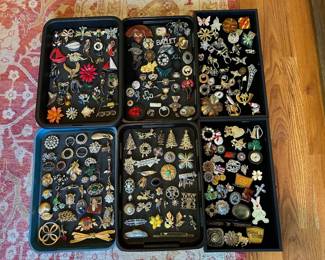 Costume Jewelry - Brooches, Necklaces, Bracelets, Earrings