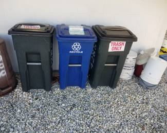 Trash & recycle bins