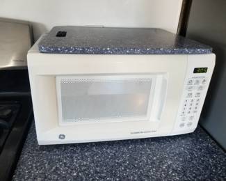 GE microwave oven