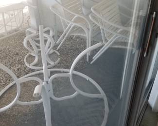 Patio dining table & chairs - seats 4