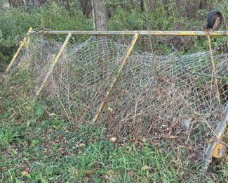 Gate on rollers