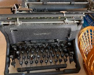 vintage UNDERWOOD  typewriter