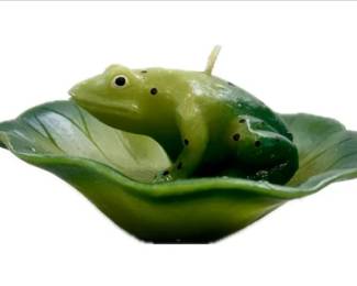 Molded Wax Candle - Frog & Lilly Pad
