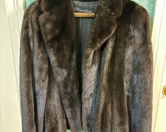 Ranch Mink, (U.S. Female Skins), High Quality.
Excellent, like new condition,  examined & appraised by local Furrier on 10/23/25.