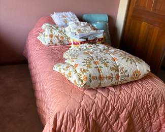 Set of twin beds