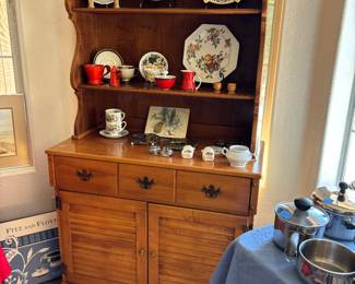 Nice sized cabinet for display and storage