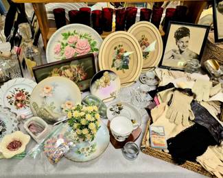 Much vintage ladies items. Gloves