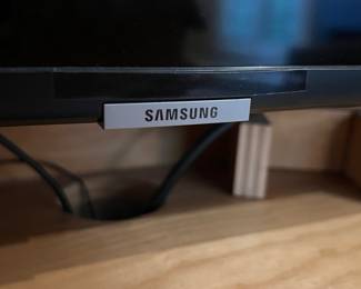 47. Samsung TV (50")