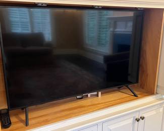 47. Samsung TV (50")