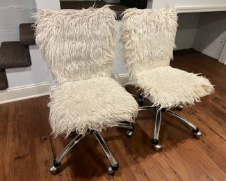51a. Pottery Barn Teen Shag Desk Chair (as is)
51b. Pottery Barn Teen Shag Desk Chair (as is)
