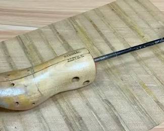 Redhead Wooden Shoe Stretcher