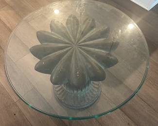 Glass end/accent table: 28" round x 22" tall