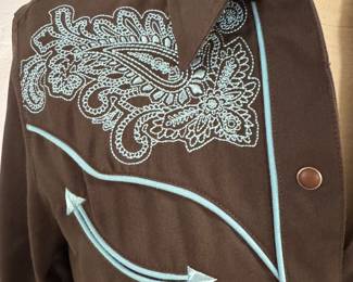 Cute women's small western shirt looks new with snaps