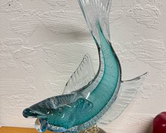 Incredible extra large art glass fish believed to be Murano by Alfredo Bambini in excellent condition with controlled glass bubbles