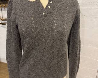 Soft baby alpaca sweater Large with fine detail