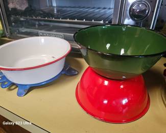 More small enamel bowls
