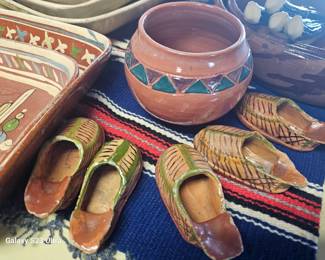 The cutest folk ashtrays