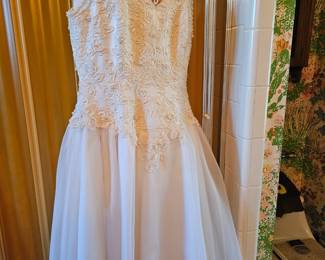 Elegant wedding dress 