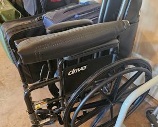 Foldable wheel chair
