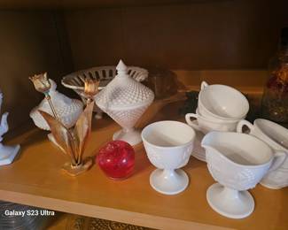 Milk glass 