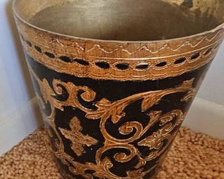 retro trash can