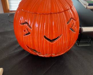CERAMIC LIGHTED HALLOWEEN PUMPKIN