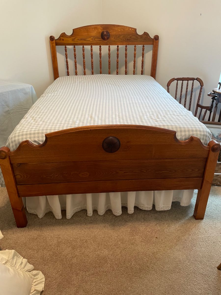 3/4 Jenny Lind bed