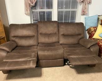 Reclining sofa