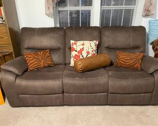 Reclining sofa