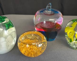 4 Blown Glass ‘Apple’ Paperweights * Pure Alaskan Gold Flake From El Dorado Gold Mine