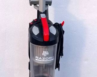Like New Dirt Devil Razor Plus Vacuum * Hardly Used