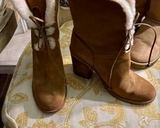 UGG