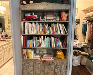Rustic cabinet with 4 shelves and 2 cabinet doors