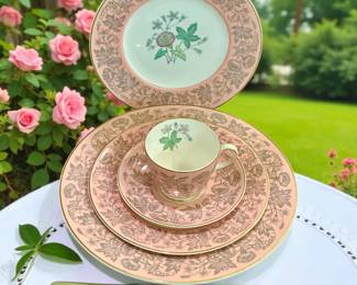 Wedgwood "Wildfower" Pattern Code 3997 - 36 pieces!