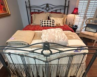 Full size iron bed