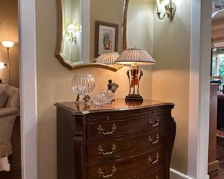 Vintage Henredon 4 drawer chest, beautiful arched gold edged mirror