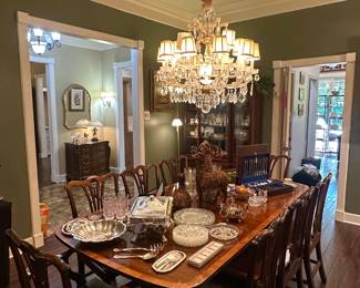 Beautiful dining room !! Kittinger Sheraton Regency Style Banded Mahogany Double Pedestal dining table with 3 leaves and 11 Baker Williamsburg Dining Chairs