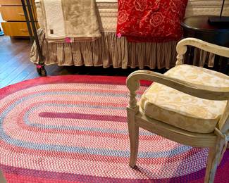 Pottery Barn pristine round knotted rug