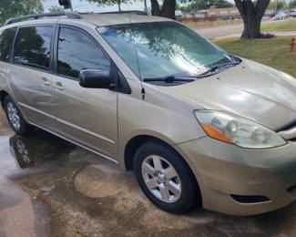 2008 Sienna Toyota Mini-Van.
Clean, Low miles