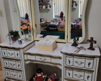 Vintage Large French Provencial Vanity
