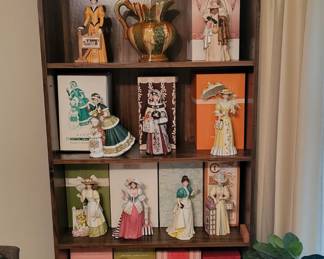 Mrs Albee "Avons 1st Rep"
Avon Figurines