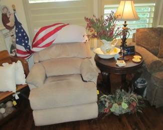Electric recliner with lumbar setting