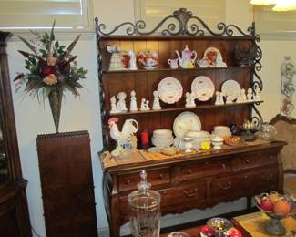 Lovely open "baker's rack style" 2-piece hutch