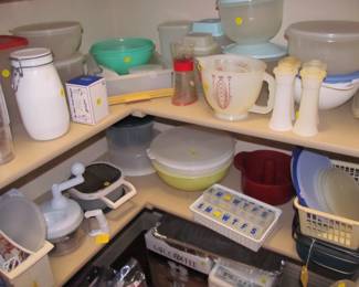 Look at all this vintage Tupperware