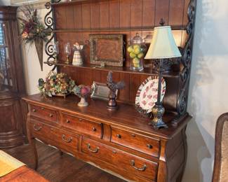 A better view of the hutch