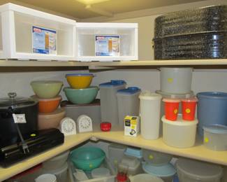 Look at all this vintage Tupperware