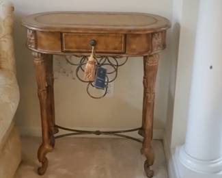 Paradisio Signature Collection Wine Table