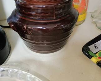 Mar Crest 2 qt Daisy Dot bean pot