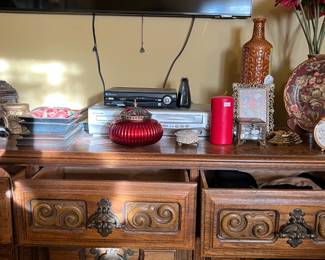 Mediterranean dresser, accessories
